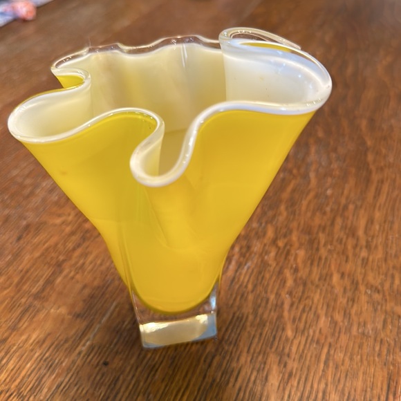 Mid-Century Modern Yellow Handkerchief Ruffle Art Glass Vase Murano Style - Picture 2 of 5